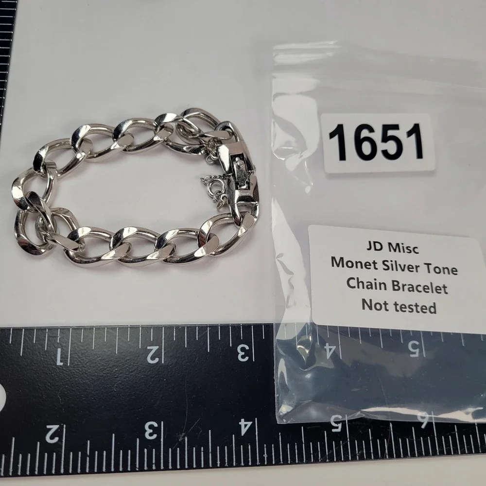 Vintage Monet Silver Tone Chain Bracelet 6.25 In Box Closure Costume Jewelry